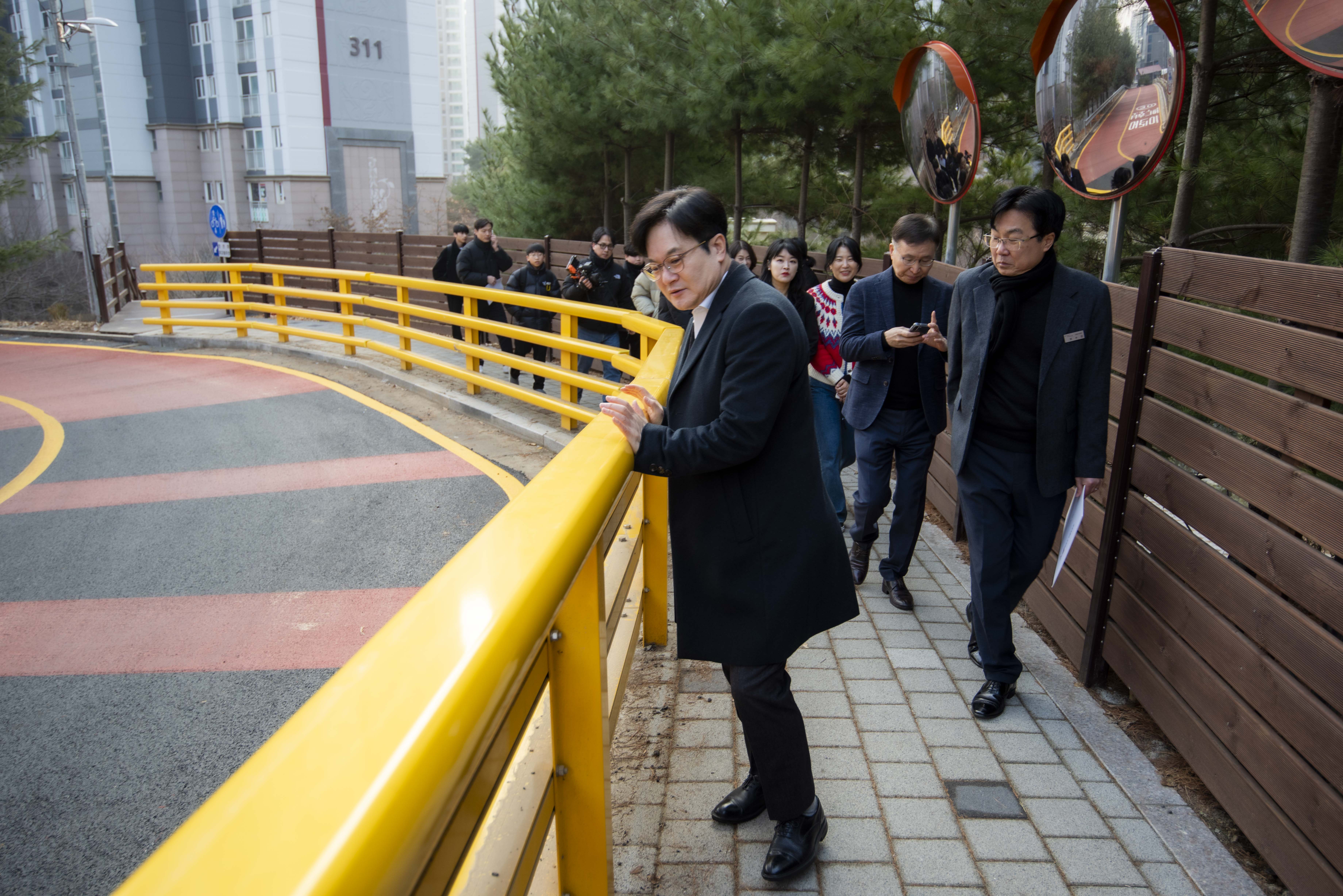 김병수 시장, 모담초·중학교 통학로 뚫었다…현장행정 또한번 결실 이미지 2