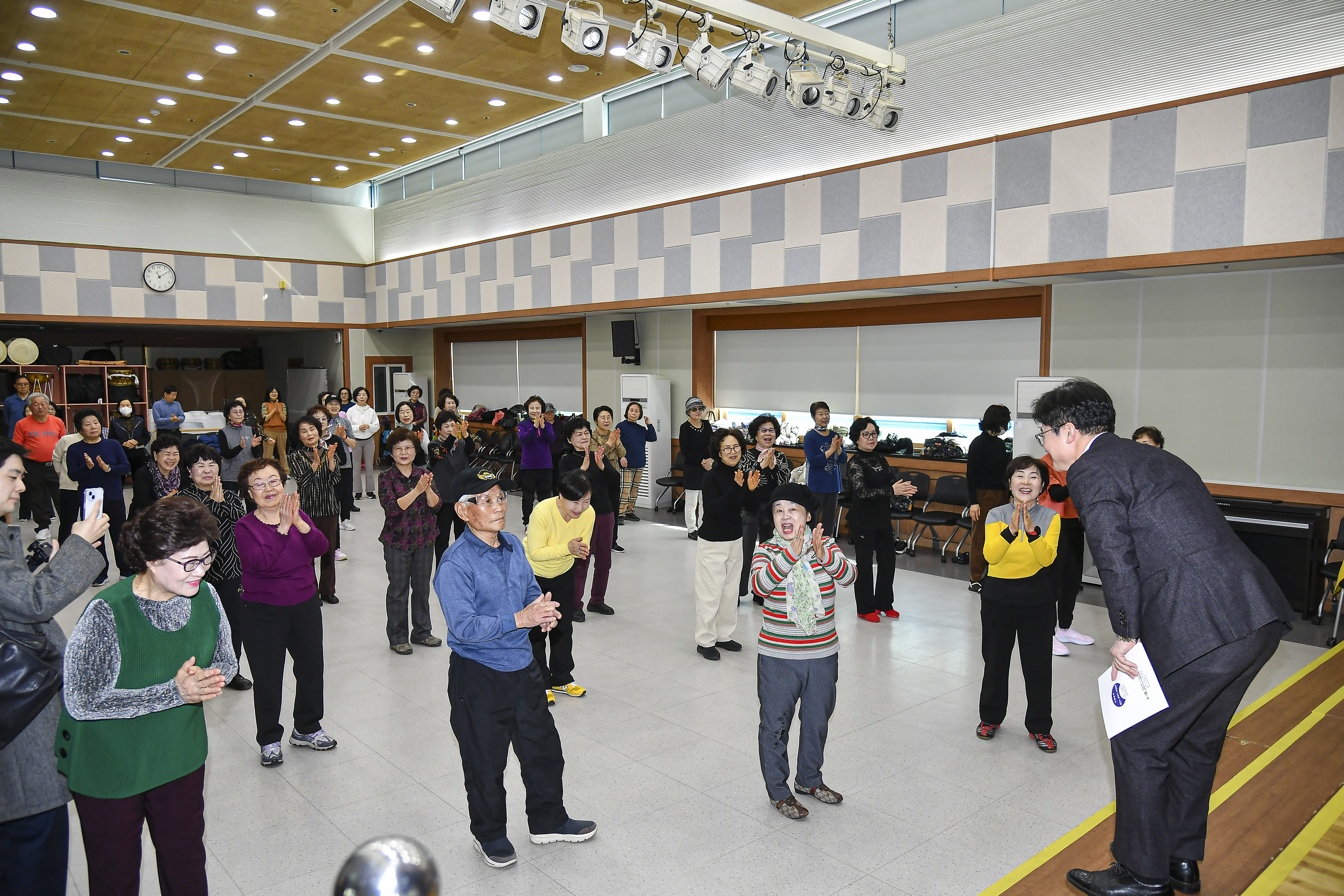 김병수 김포시장, 어르신 점심 직접 챙기며 ‘현장행정’ 시동 이미지 4