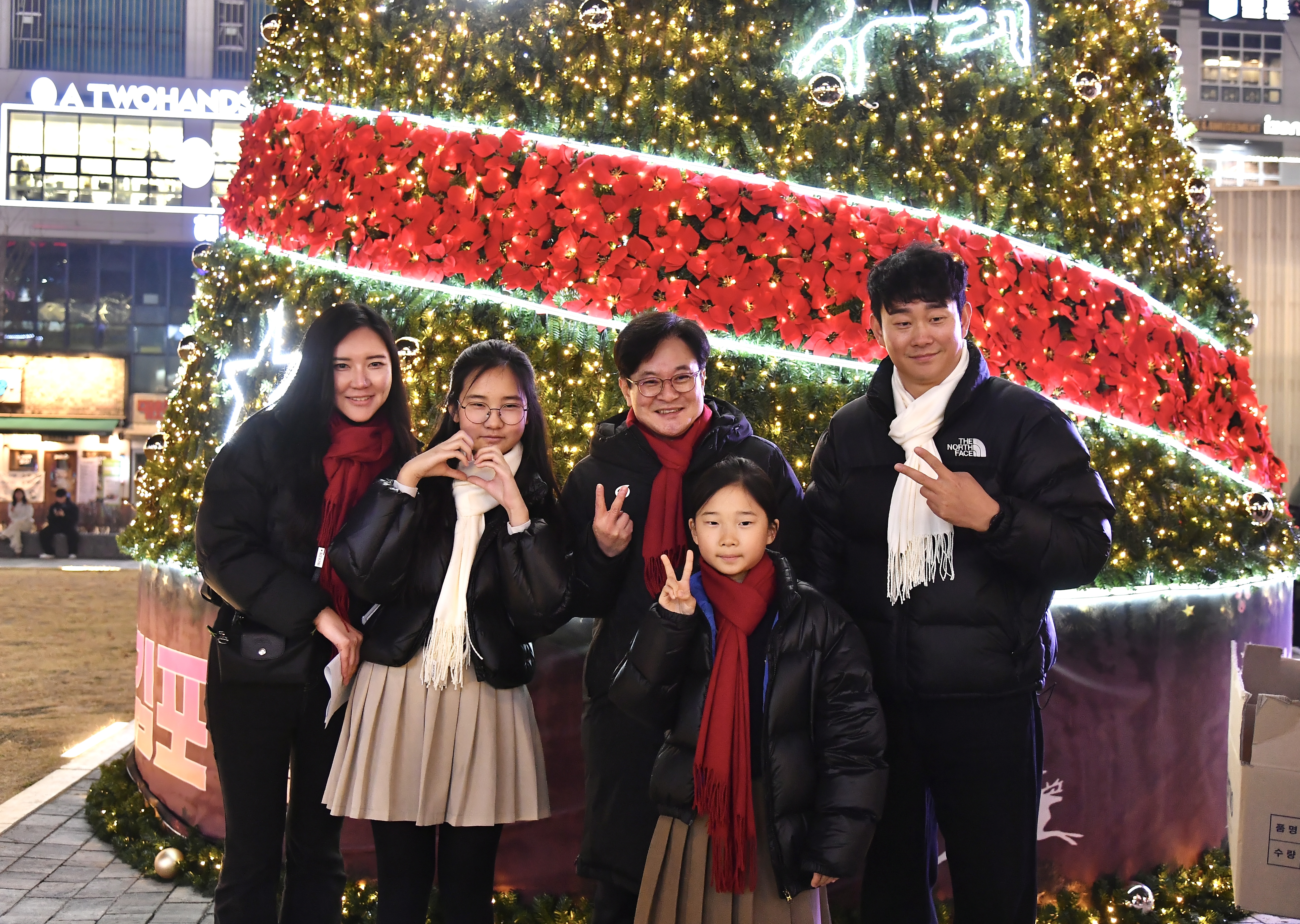 김포시, 구래동 문화의 거리에서 문화공연 담은 트리점등식 열어 이미지 3