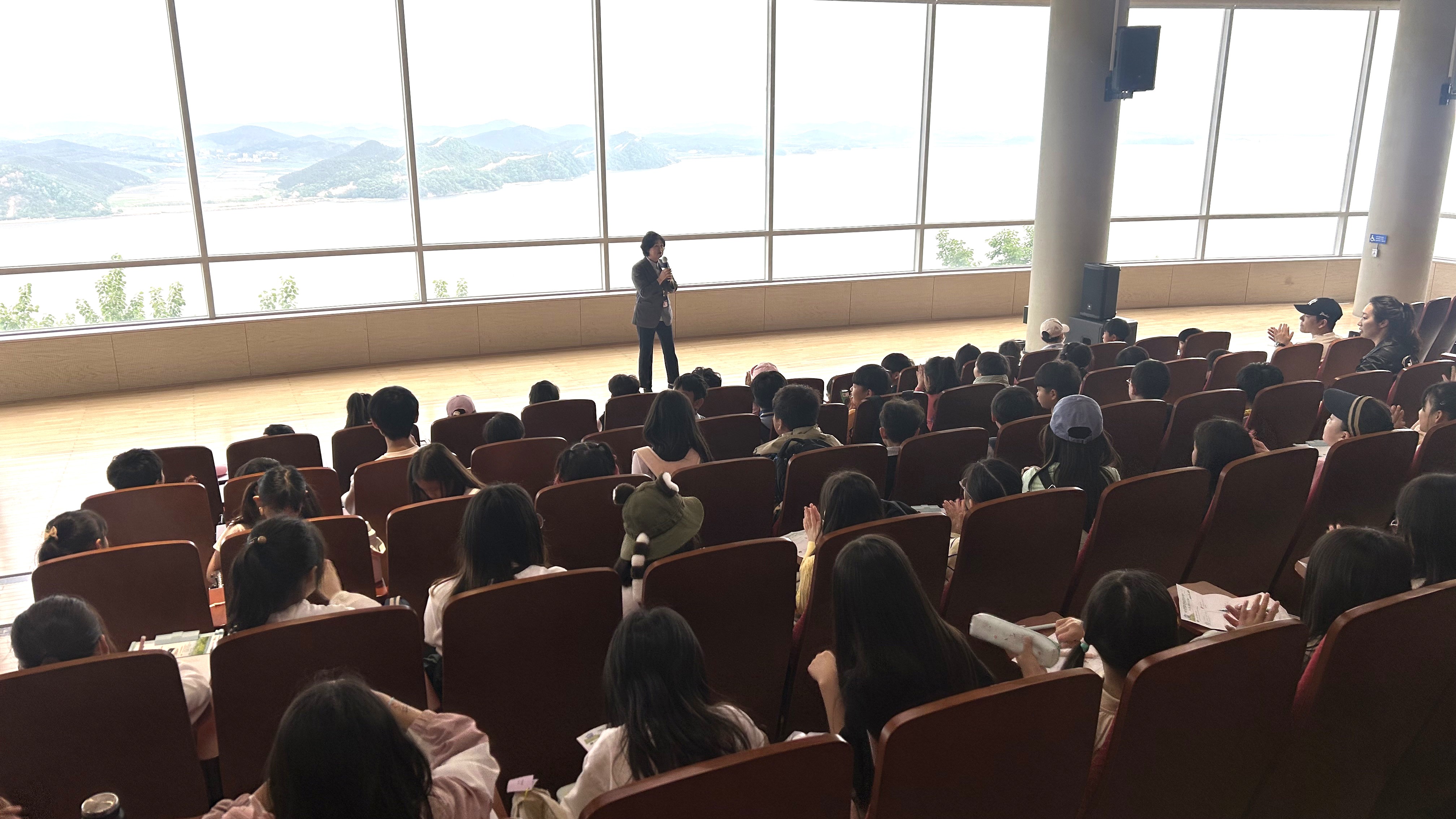 ‘교과서 밖에서 만나는 북한’ 김포시, 애기봉평화생태공원 탐방 운영 이미지 2