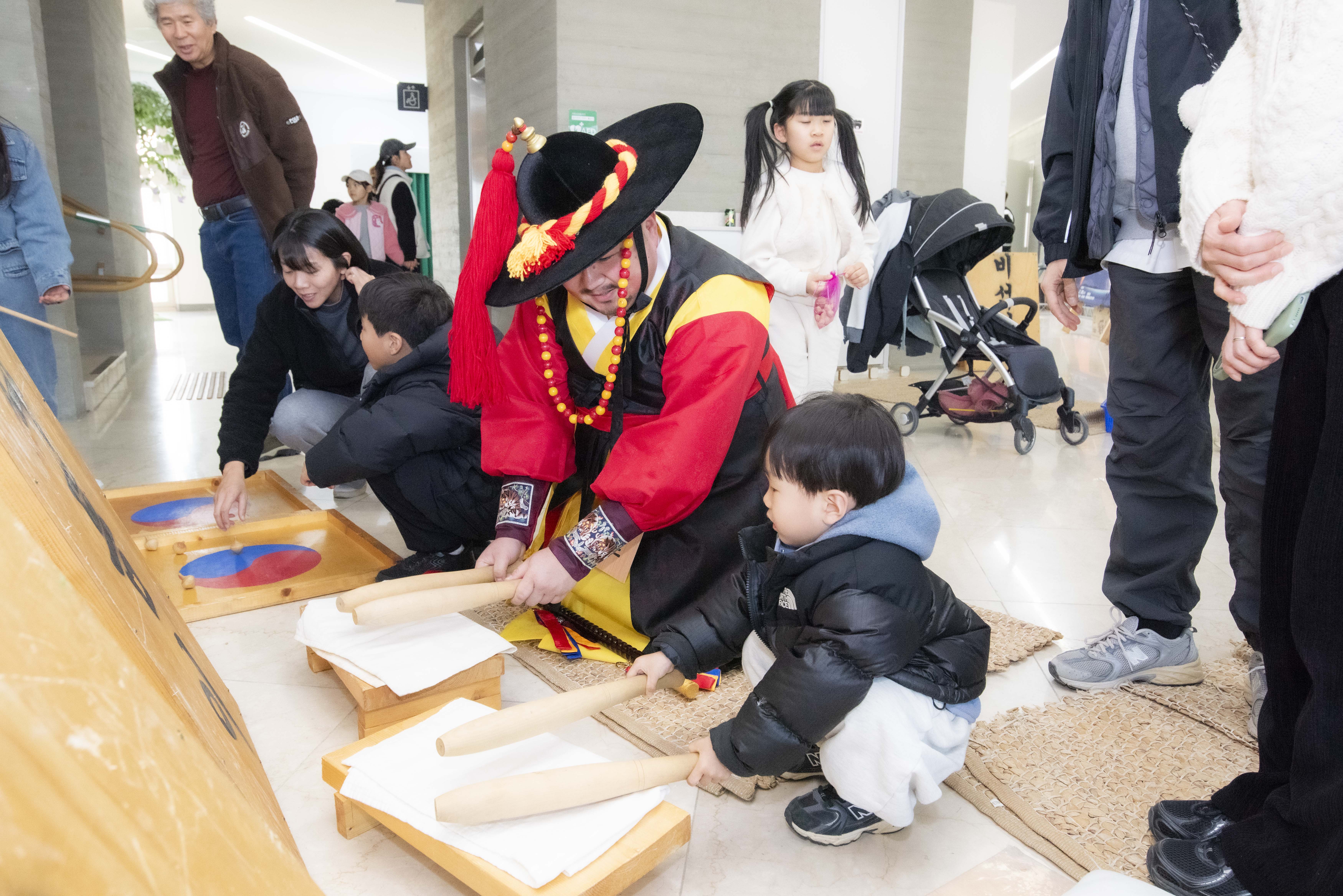 김포시, 동서양 아우른 애기봉 ‘만월성원’…특별한 정월대보름 이미지 4